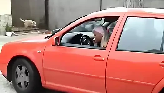 Avrupalı porno yıldızı Nikky Blond ve erkek arkadaşı sert seks yapıyor