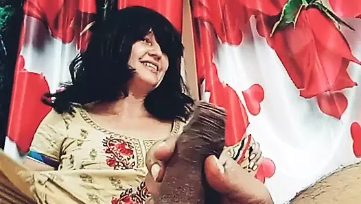 Utanmaz orta yaşlı seksi kadın seks sahnesi