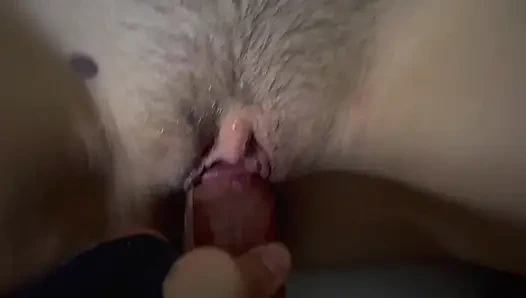 Gücüyle saçımı arkadan çekiyor ve beni sikiyor