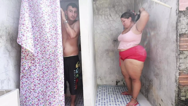 Memelerde çok sütle beklenmedik sikiş ami azgın komşu