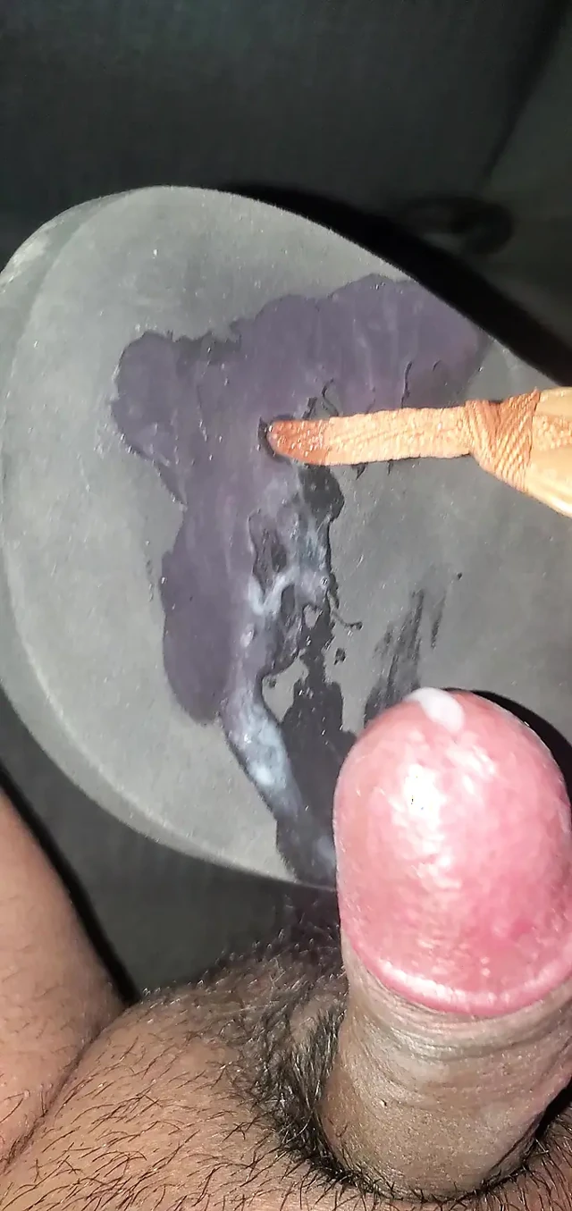 Kamyonun arkasında bulunan karısının terliğine ilk kez tamirci arkadaş boşalıyor