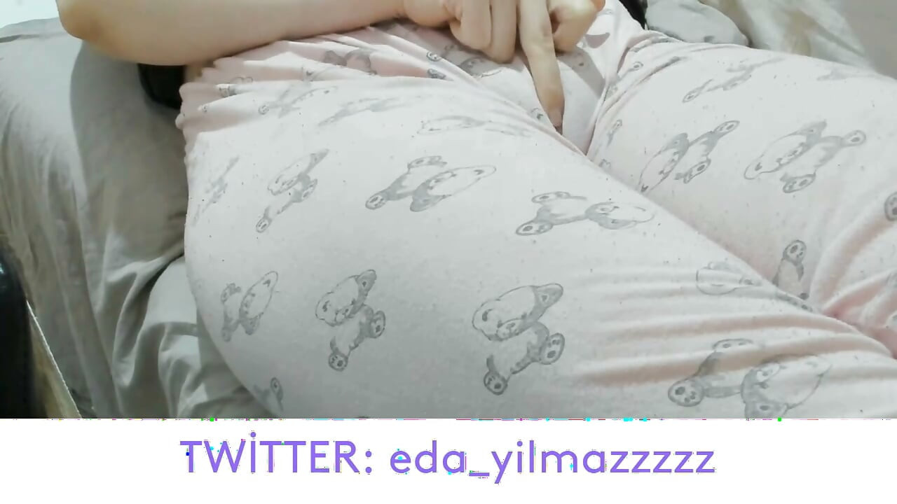 CAMEL TOE- PİJAMAYLA MASTURBASYON- KABARMIŞ AM- ŞİŞMİŞ AM- BÜYÜK AM- TURK PORNO- TURK MİLF