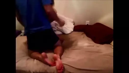 HeiBe naturliche groBe Titten nehmen einen groBen weiBen Sch