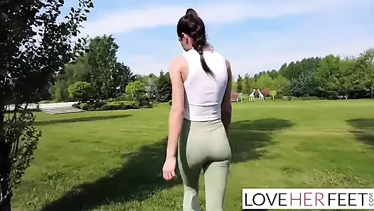 Lezbiyenler candice luciani ve seksi lexy'nin erotik ayak seksi