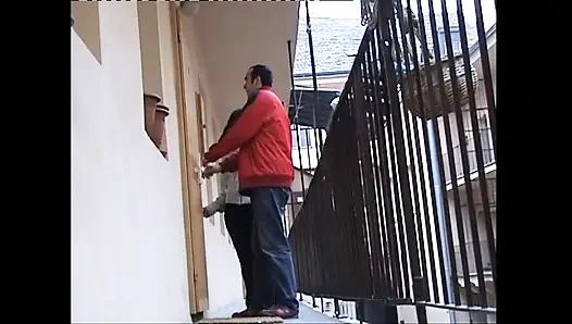 Büyük memeli güzel amatör evli kadın büyük yaraklı kocası tarafından sikiliyor ve ağzına boşaltıyor