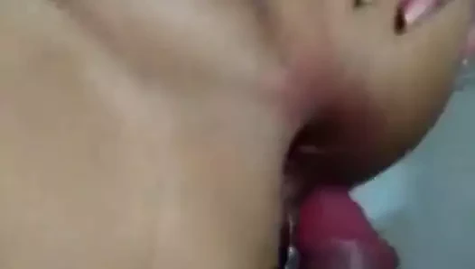 travesti KAMILLA FACCIORI transando sem camisinha na pelo