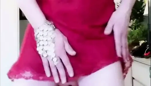 Fahişe transeksüel Carla dans yapıyor