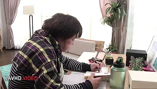 Reika Kashiwakura'nın ateşli sakso gösterisi - en iyi Japon erotik performansı