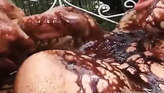 Islak ve dağınık sarışın milf becerdin dışında