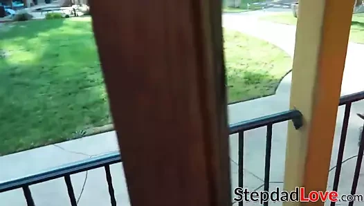 Güzel genç cenneti rae hoşlanır içinde ona üvey babalar büyük sert horoz