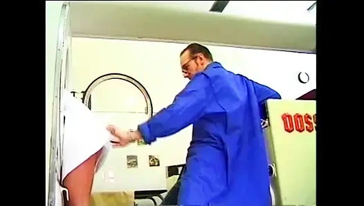 Çamaşır odasında anal sikiş