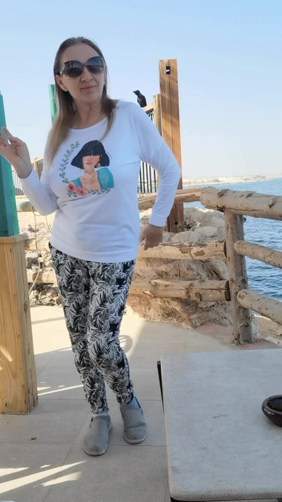 Çılgın nine sahilde