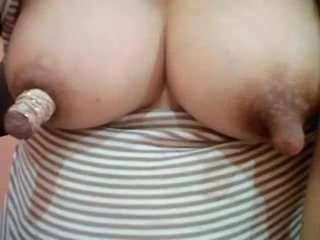 Büyük meme uçları 2.1 - meme ucu oynadıktan sonra meme uçlarını çözün