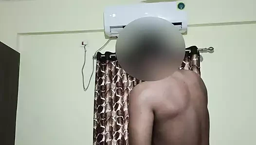 Üniversiteli genç kız genç oğlanla eğleniyor