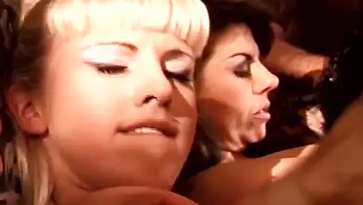 Seksi eş değiştiren çift için harika zamanlar