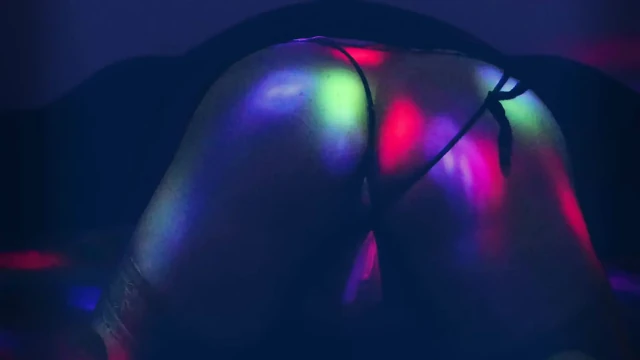 Hot ass wiggle, enjoy watching my hot ass that desires you