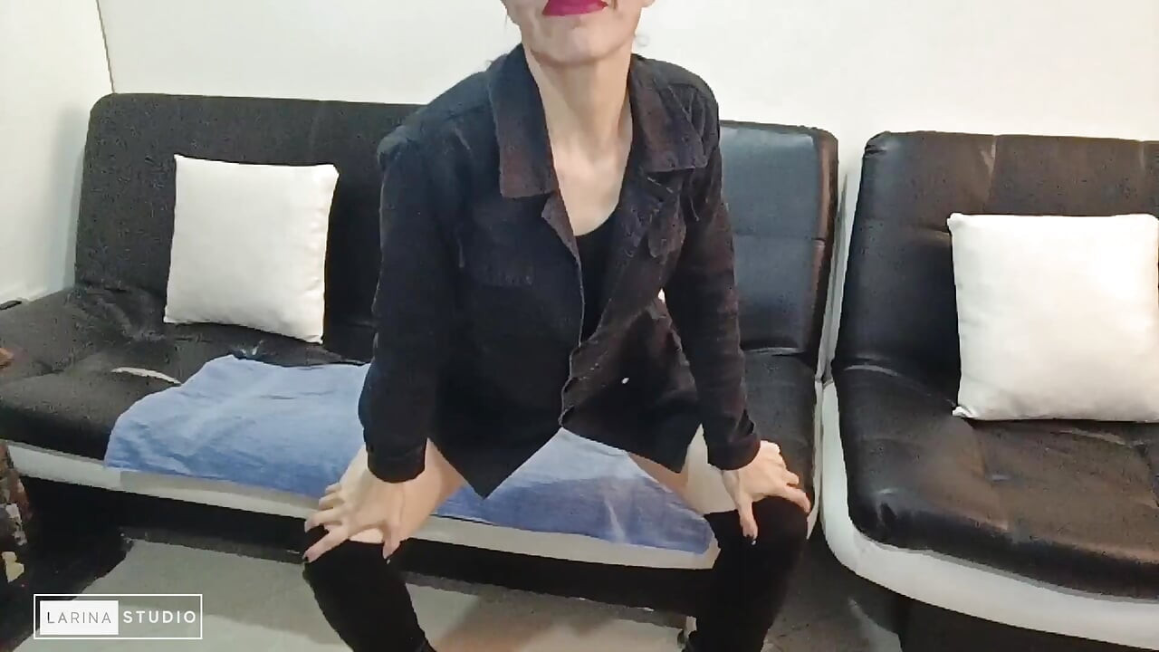 Ceketimin altında ne giydiğimi görmek istiyorsun