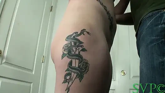 Güzel eski denizci ilk porno videosunu çekiyor
