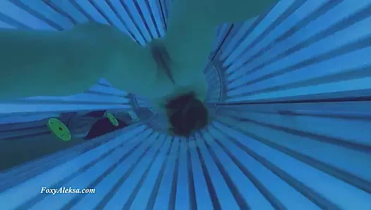 Bronzlaşma salonunda gizli dans