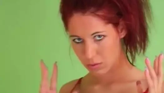 Onun yaşam durumunu düşünüyor