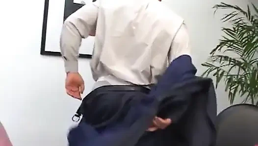 Üvey erkek kardeşimi sikmeyi seviyorum