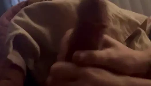 Büyük yarak güzel eller boşalıyor