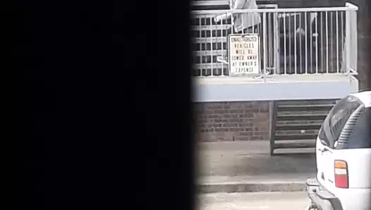 Manger'ın kızı beni ona sikişirken izliyor