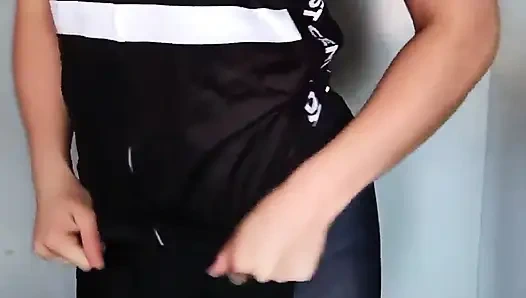 Dönen kadın dersten sonra ısınıyor