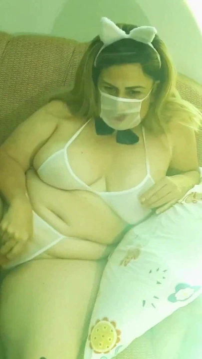 Vivi Guedez - olgun paskalya tavşanı tarafından sikiliyor