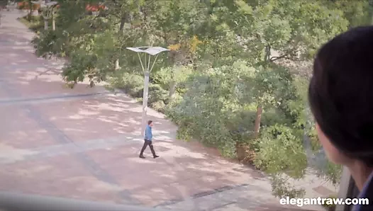 İş kadını çalışırken becerdin alır