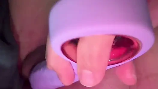 Çıplakken kendimle oynuyorum