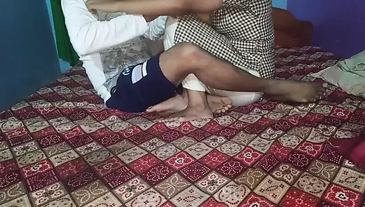 HD Heather Deep ormandaki izi keşfediyor ve içine boşalıyor