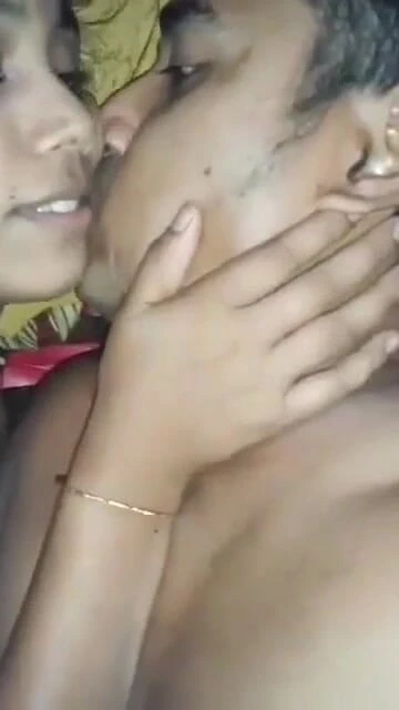 Videoda Bangladeşli kadın güzel ızgarayı emiyor | Klip 2