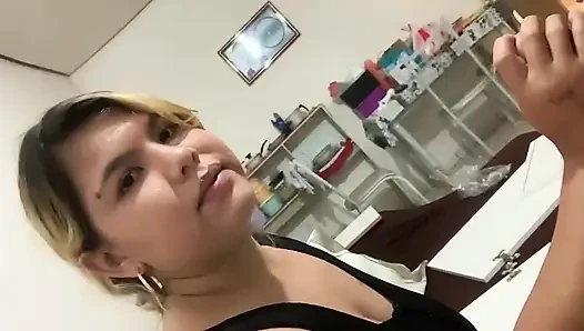 Wife giving blowjob to buddy fitter