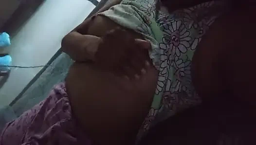 Sri Lanka Jente Mønstring på badet med Dildo Lust med Store Pupper og våt Fitte