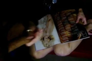 Bir dergide handjob (metresi illüzyon)