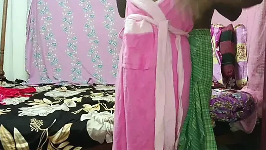Hintli kadın sakso çekiyor ve pembe sıkı amcığın içine boşalıyor ev yapımı