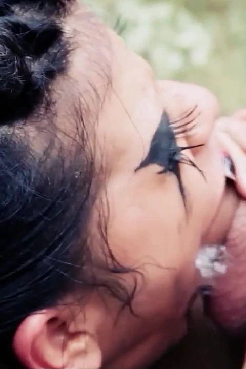 Büyük memeli cosplay orta yaşlı seksi kadın yoha açık havada kalın bir yarakla sikiliyor