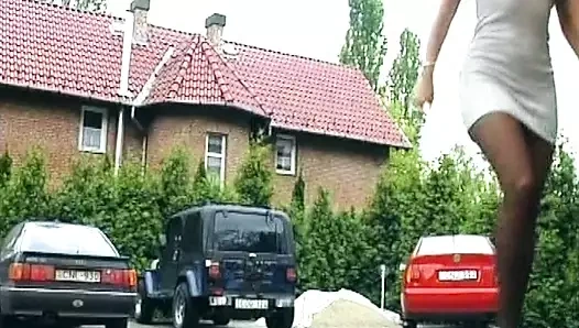 Seksi ve vahşi Alman kadın siyah patyhozunda sikişmeyi seviyor