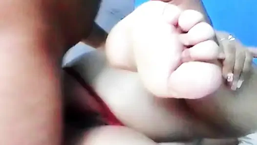 Bu olgun orta yaşlı seksi kadın, yarağımı sokup içine boşaldığımda çok fazla fışkırtıyor.