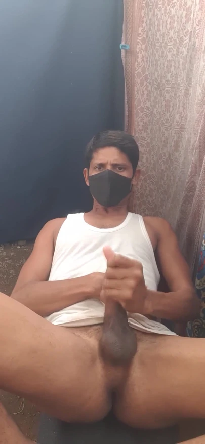 Yarak zenci elle muamele Hintli adam sikişiyor