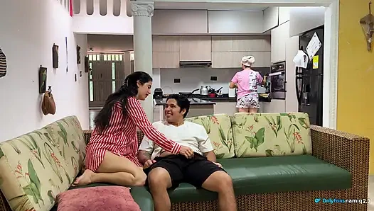 Bu karımın en iyi arkadaşı ve onu önünde siktim!