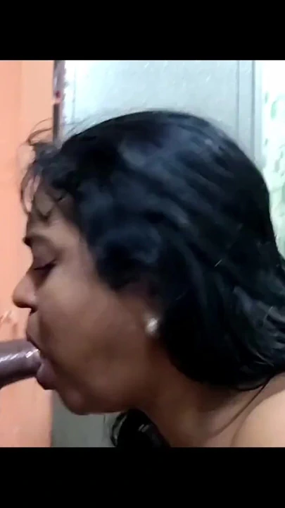 "Sert yüz sikişi yengenin yüzüne boşalma" dan muhteşem an