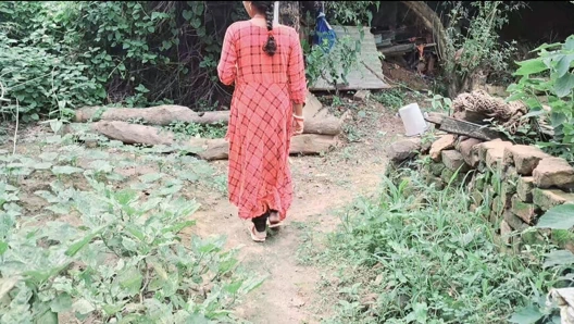 En iyi Hintli Bangali köyü yengesi açık havada ormanda sikişiyor