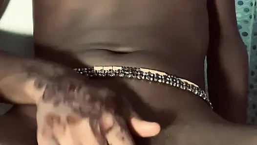 Ateşli zenci hatun browngurl234 banyoda tek başına anın tadını çıkarıyor