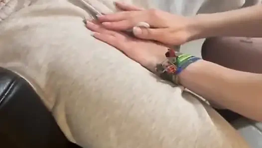 Boşalana kadar beni farklı pozisyonlarda sikiyor