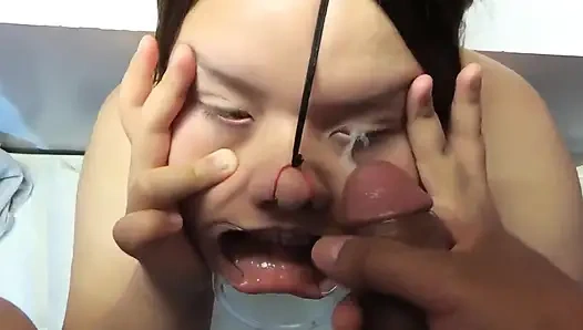 Yüzünde yarak ve gözlere boşalma ile