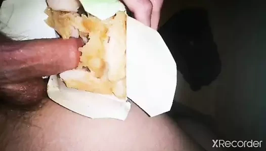 yemekle çiş oynamak