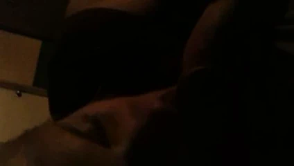 Muhteşem sarışın beni emiyor