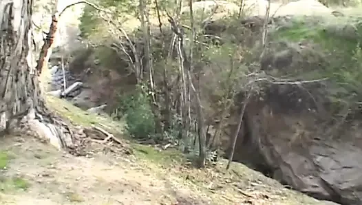 Fragman çöp genç erkek avcısı açık havada tüm deliklerini dolduruyor